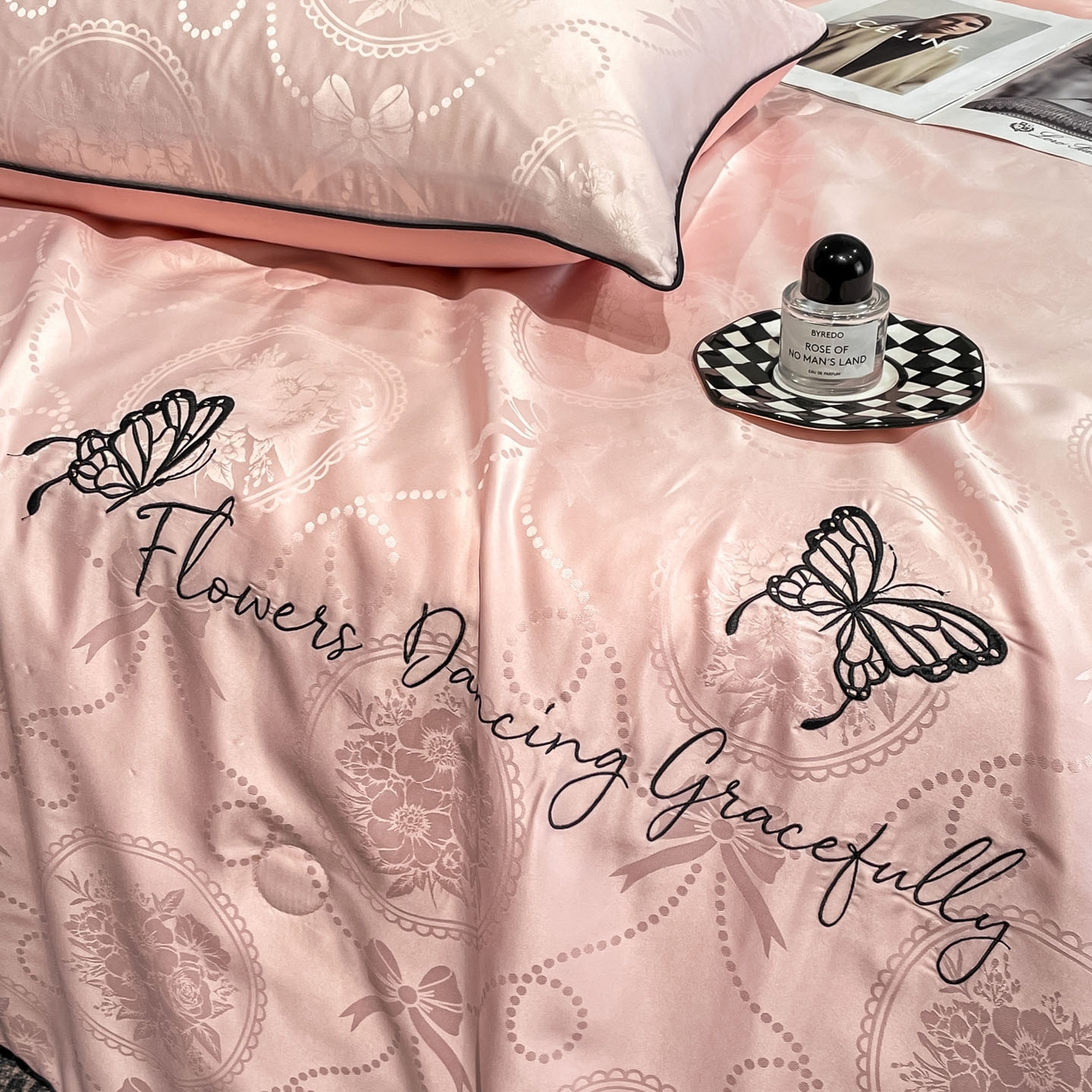 91家纺网 家纺一手货源 找家纺 慕澄家纺 2026新款水洗真丝天丝提花刺绣夏凉被空调被夏被四件套-蝶影 蝶影-蔷薇粉