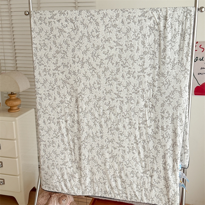 91家纺网 家纺一手货源 找家纺 吾欢心 2026新款仿锦安高克重凉感丝（含氨纶）夏凉被冰激凌空调被凉感小冰皮夏被 组合图仅做展示不可下单