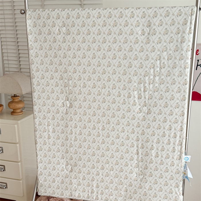 91家纺网 家纺一手货源 找家纺 吾欢心 2026新款仿锦安高克重凉感丝（含氨纶）夏凉被冰激凌空调被凉感小冰皮夏被 组合图仅做展示不可下单