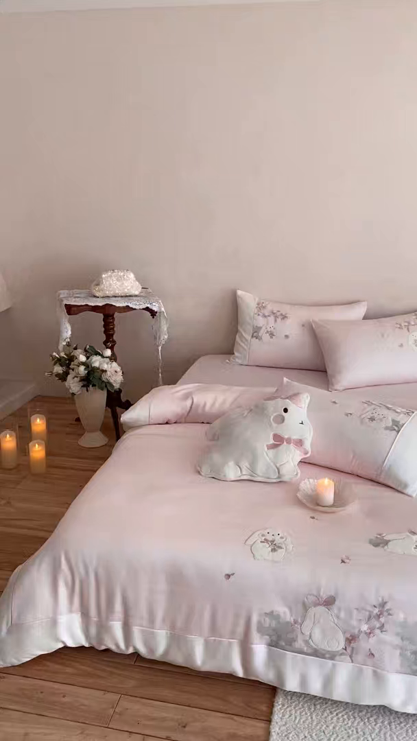 91家纺网 家纺一手货源 找家纺 （总）莎臣豹 2026新款莱赛尔天丝贴布绣四件套樱花树下