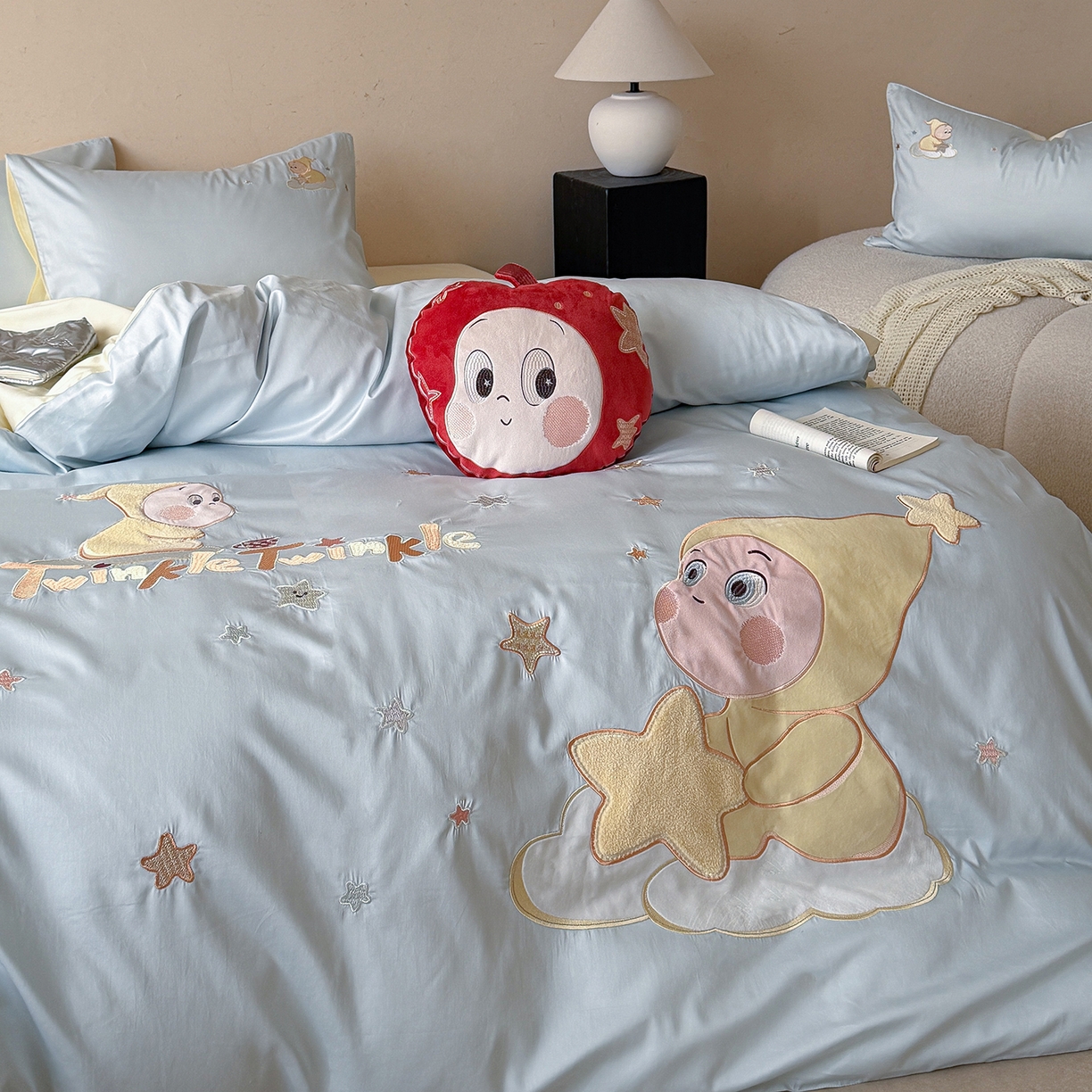 91家纺网 家纺一手货源 找家纺 （总）优悦生活馆 2026新款全棉贴布绣四件套-萌萌星人