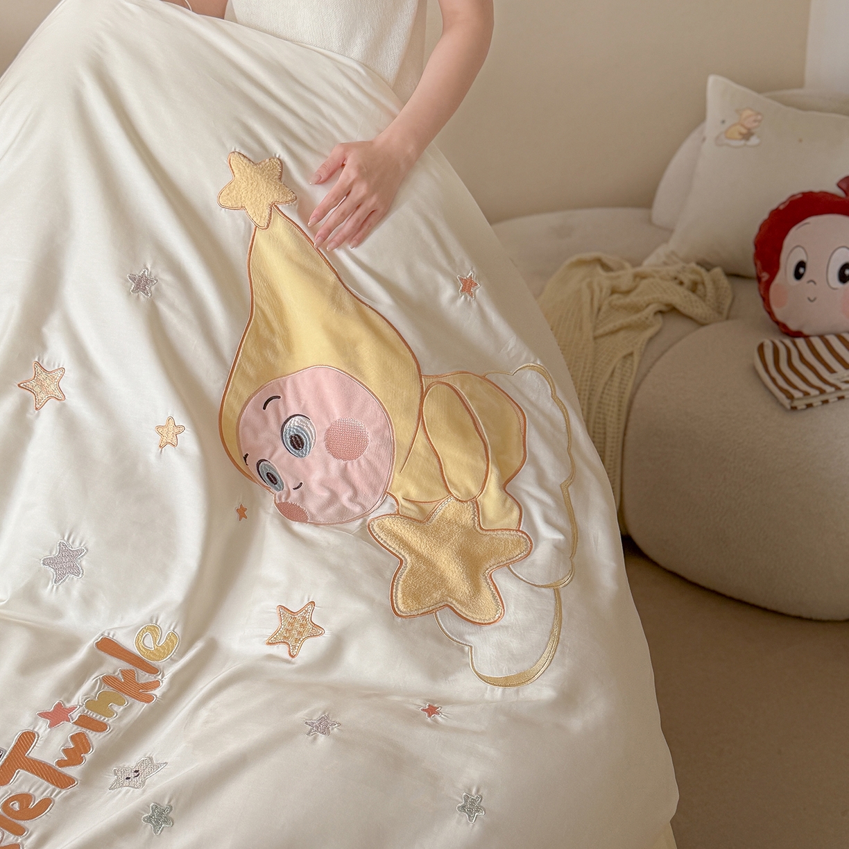 91家纺网 家纺一手货源 找家纺 优悦生活馆 2026新款全棉贴布绣四件套-萌萌星人 萌萌星人-白