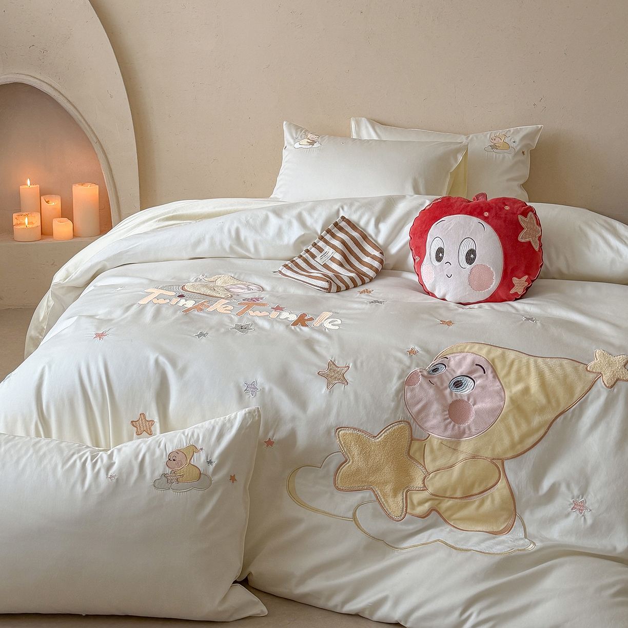 91家纺网 家纺一手货源 找家纺 优悦生活馆 2026新款全棉贴布绣四件套-萌萌星人 萌萌星人-白