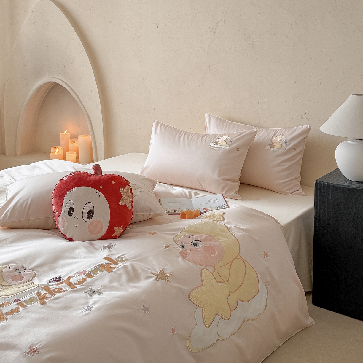 91家纺网 家纺一手货源 找家纺 优悦生活馆 2026新款全棉贴布绣四件套-萌萌星人 萌萌星人-粉