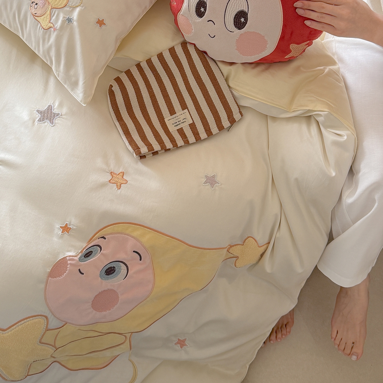 91家纺网 家纺一手货源 找家纺 优悦生活馆 2026新款全棉贴布绣四件套-萌萌星人 萌萌星人-白