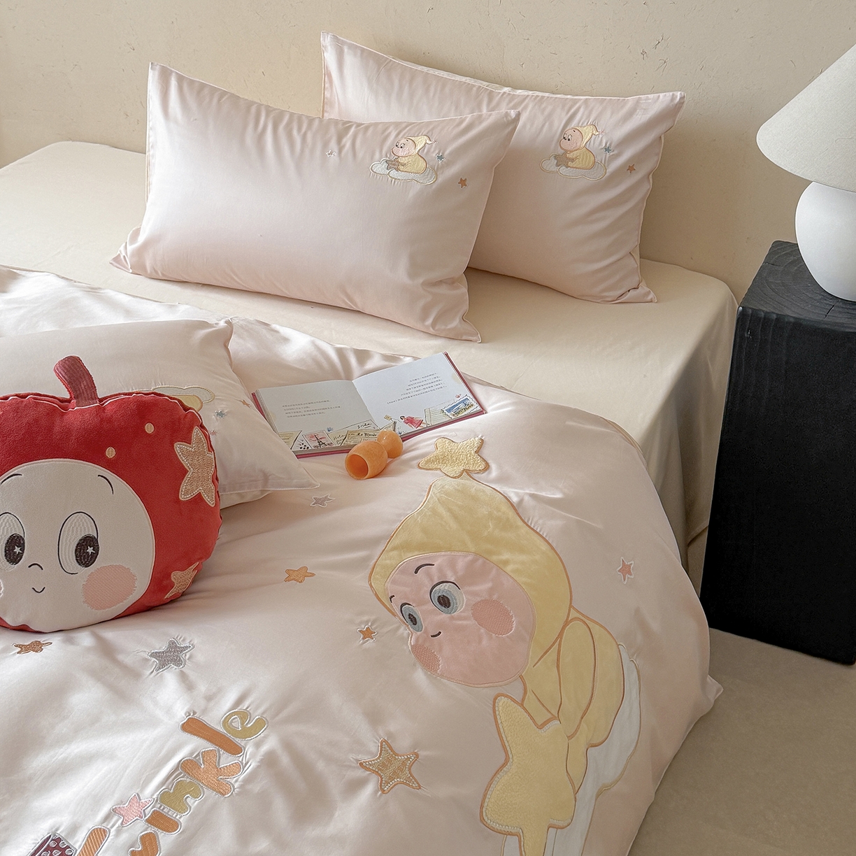 91家纺网 家纺一手货源 找家纺 优悦生活馆 2026新款全棉贴布绣四件套-萌萌星人 萌萌星人-粉