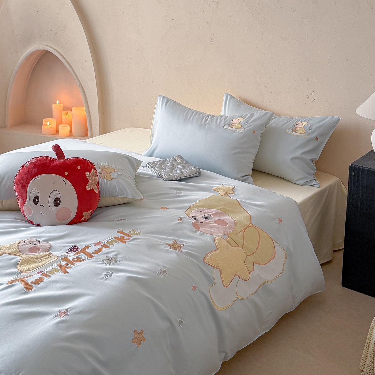 91家纺网 家纺一手货源 找家纺 优悦生活馆 2026新款全棉贴布绣四件套-萌萌星人 萌萌星人-蓝