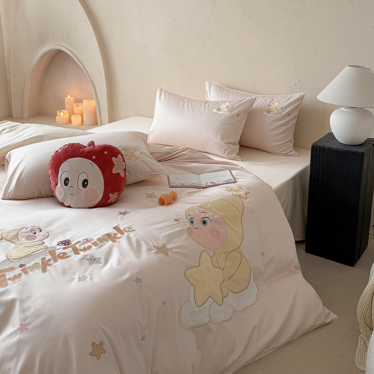 91家纺网 家纺一手货源 找家纺 优悦生活馆 2026新款全棉贴布绣四件套-萌萌星人 萌萌星人-粉