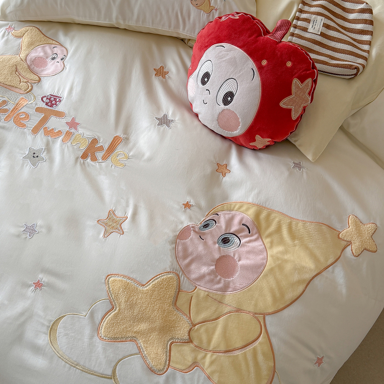 91家纺网 家纺一手货源 找家纺 优悦生活馆 2026新款全棉贴布绣四件套-萌萌星人 萌萌星人-白