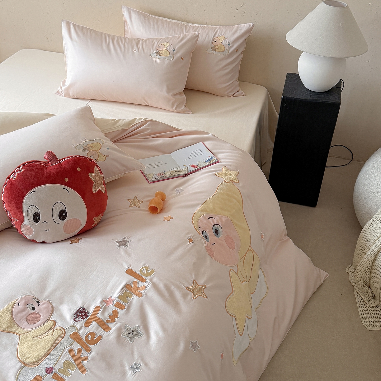 91家纺网 家纺一手货源 找家纺 优悦生活馆 2026新款全棉贴布绣四件套-萌萌星人 萌萌星人-粉