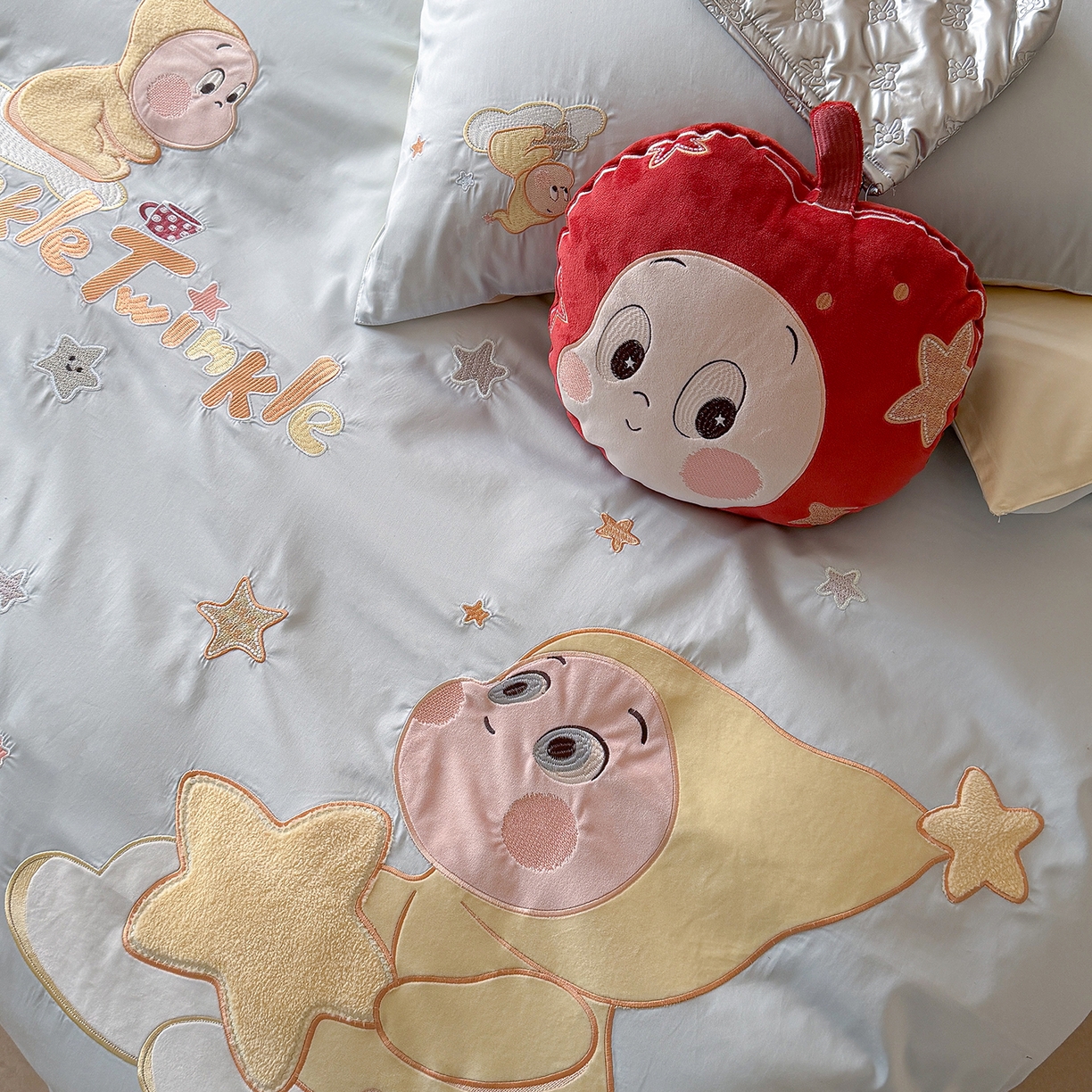 91家纺网 家纺一手货源 找家纺 优悦生活馆 2026新款全棉贴布绣四件套-萌萌星人 萌萌星人-蓝