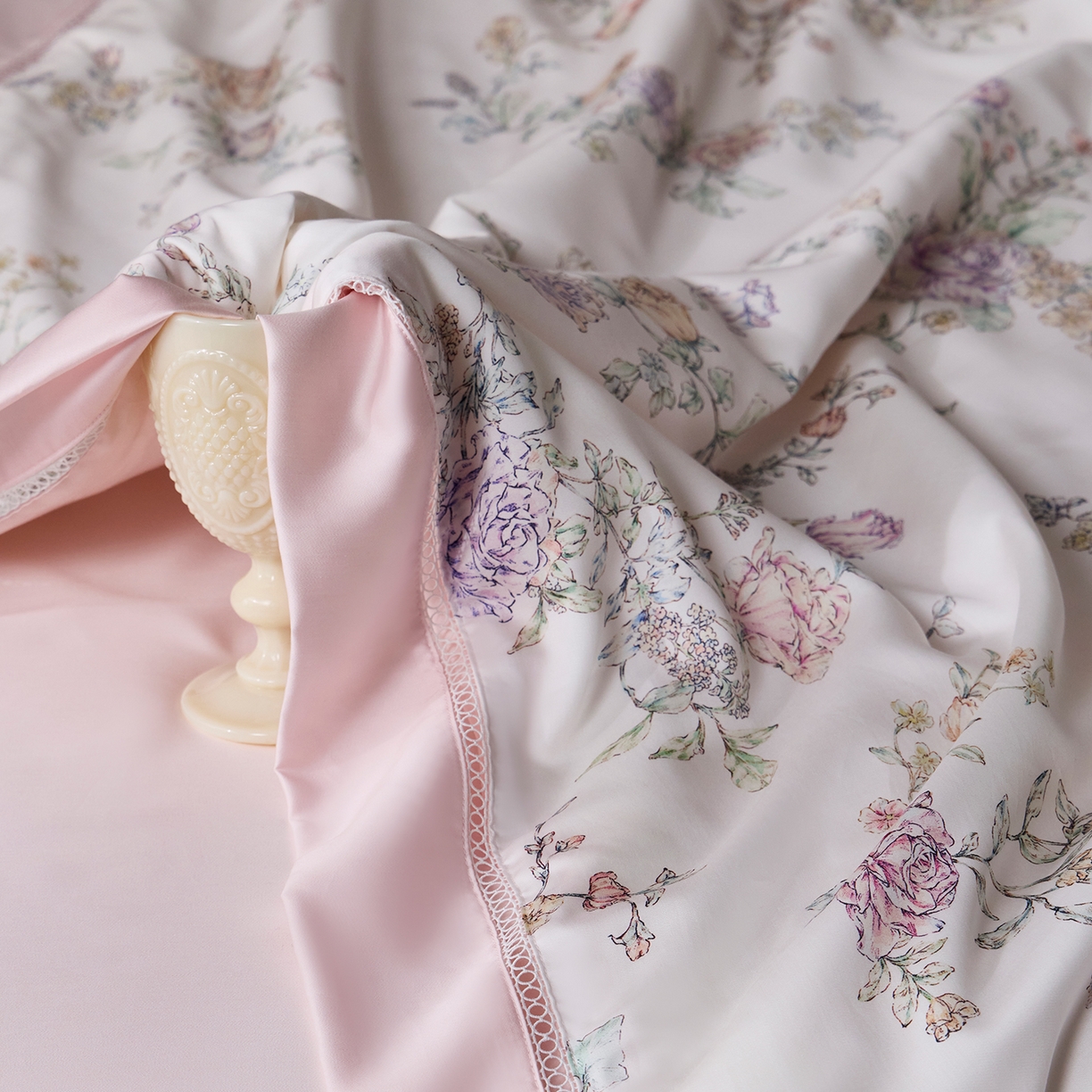 91家纺网 家纺一手货源 找家纺 丽笙被芯 2026新款兰精天丝数码印花蚕丝镂空夏被夏凉被空调被 弗洛伊德