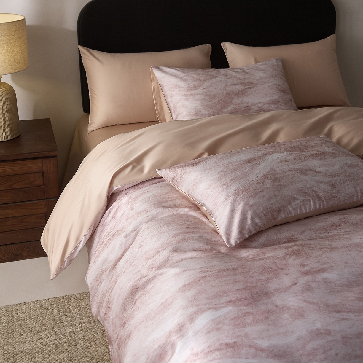 91家纺网 家纺一手货源 找家纺 ONE TWO ONE 121 【会员-20】 【控价商品】【提供买家秀】  2026新款专版数码印花100s长绒棉全棉床上用品四件套 水墨江隐-粉