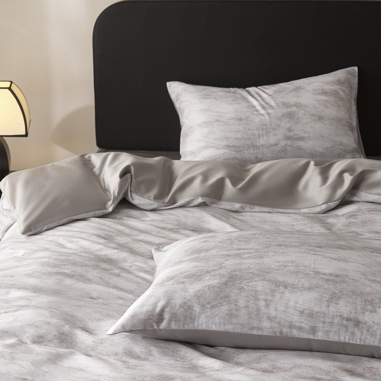 91家纺网 家纺一手货源 找家纺 ONE TWO ONE 121 【会员-20】 【控价商品】【提供买家秀】  2026新款专版数码印花100s长绒棉全棉床上用品四件套 水墨江隐-灰