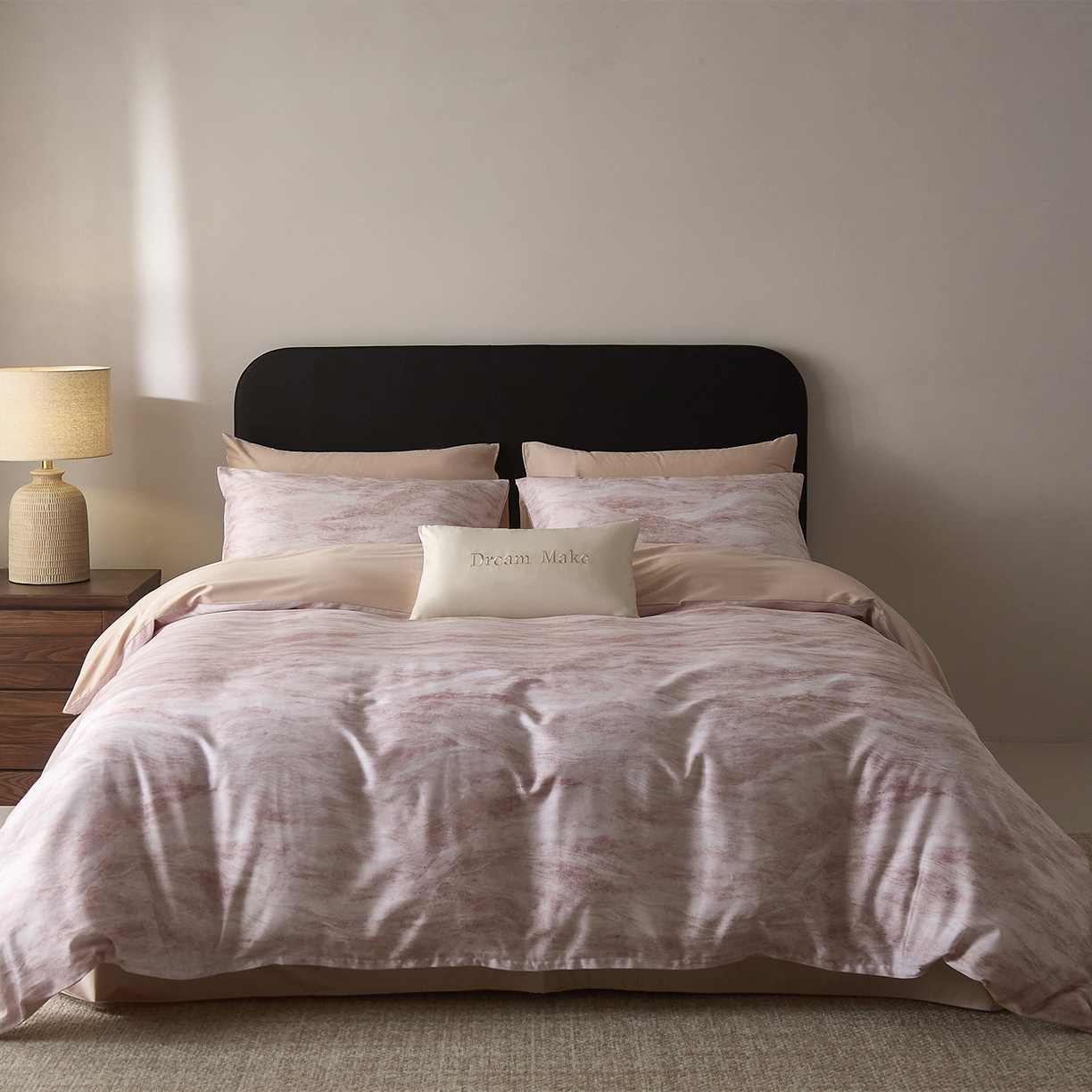 91家纺网 家纺一手货源 找家纺 ONE TWO ONE 121 【会员-20】 【控价商品】【提供买家秀】  2026新款专版数码印花100s长绒棉全棉床上用品四件套 水墨江隐-粉