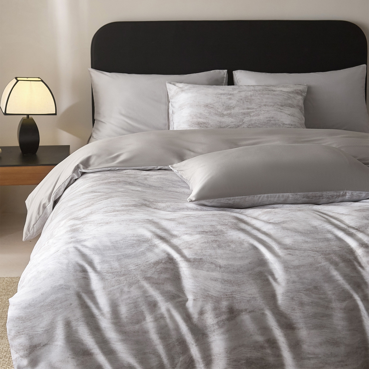 91家纺网 家纺一手货源 找家纺 ONE TWO ONE 121 【会员-20】 【控价商品】【提供买家秀】  2026新款专版数码印花100s长绒棉全棉床上用品四件套 水墨江隐-灰