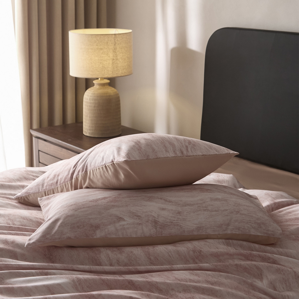 91家纺网 家纺一手货源 找家纺 ONE TWO ONE 121 【会员-20】 【控价商品】【提供买家秀】  2026新款专版数码印花100s长绒棉全棉床上用品四件套 水墨江隐-粉