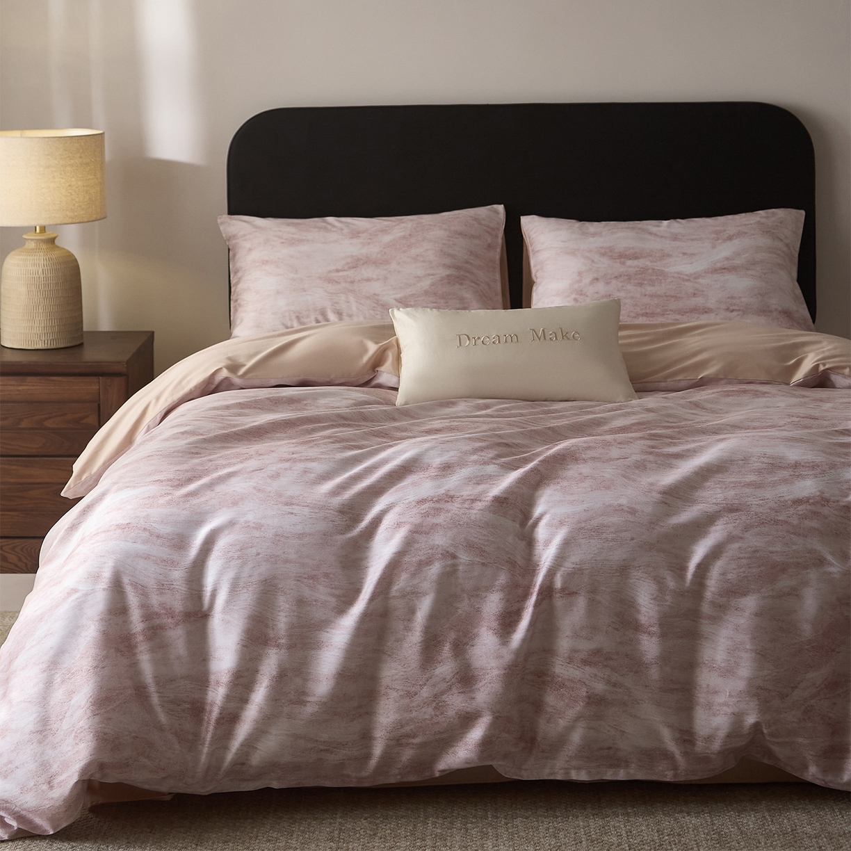 91家纺网 家纺一手货源 找家纺 ONE TWO ONE 121 【会员-20】 【控价商品】【提供买家秀】  2026新款专版数码印花100s长绒棉全棉床上用品四件套 水墨江隐-粉