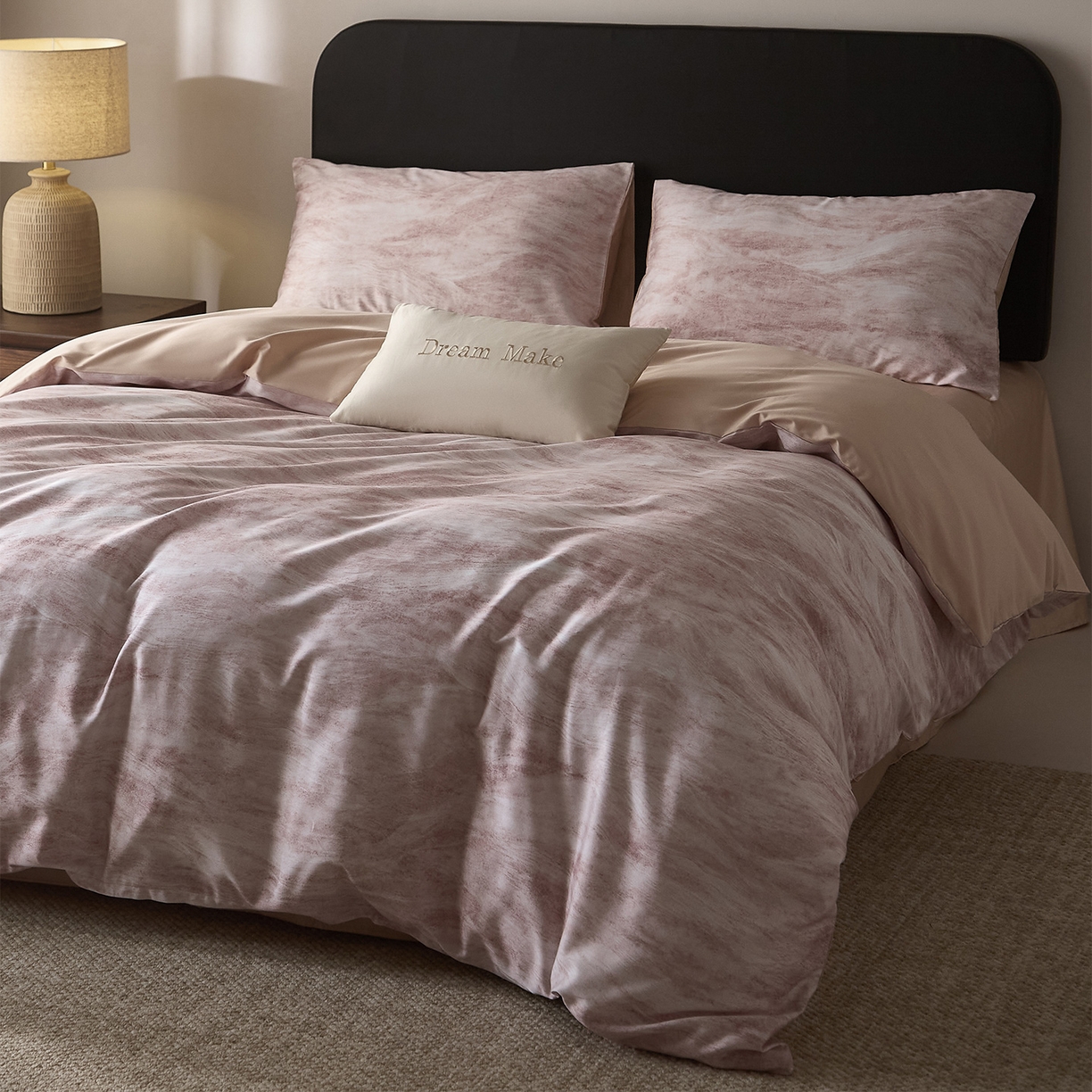 91家纺网 家纺一手货源 找家纺 ONE TWO ONE 121 【会员-20】 【控价商品】【提供买家秀】  2026新款专版数码印花100s长绒棉全棉床上用品四件套 水墨江隐-粉