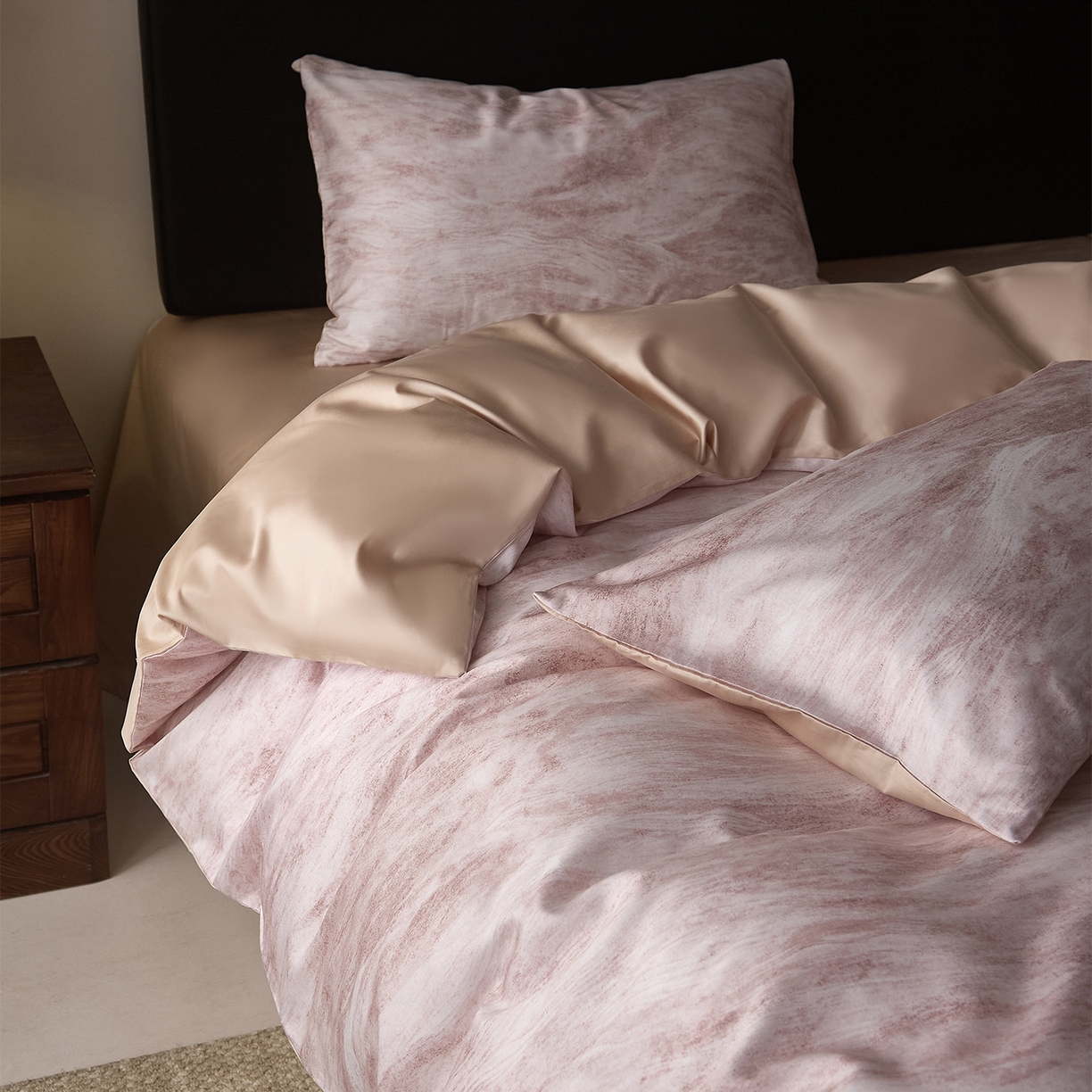 91家纺网 家纺一手货源 找家纺 ONE TWO ONE 121 【会员-20】 【控价商品】【提供买家秀】  2026新款专版数码印花100s长绒棉全棉床上用品四件套 水墨江隐-粉