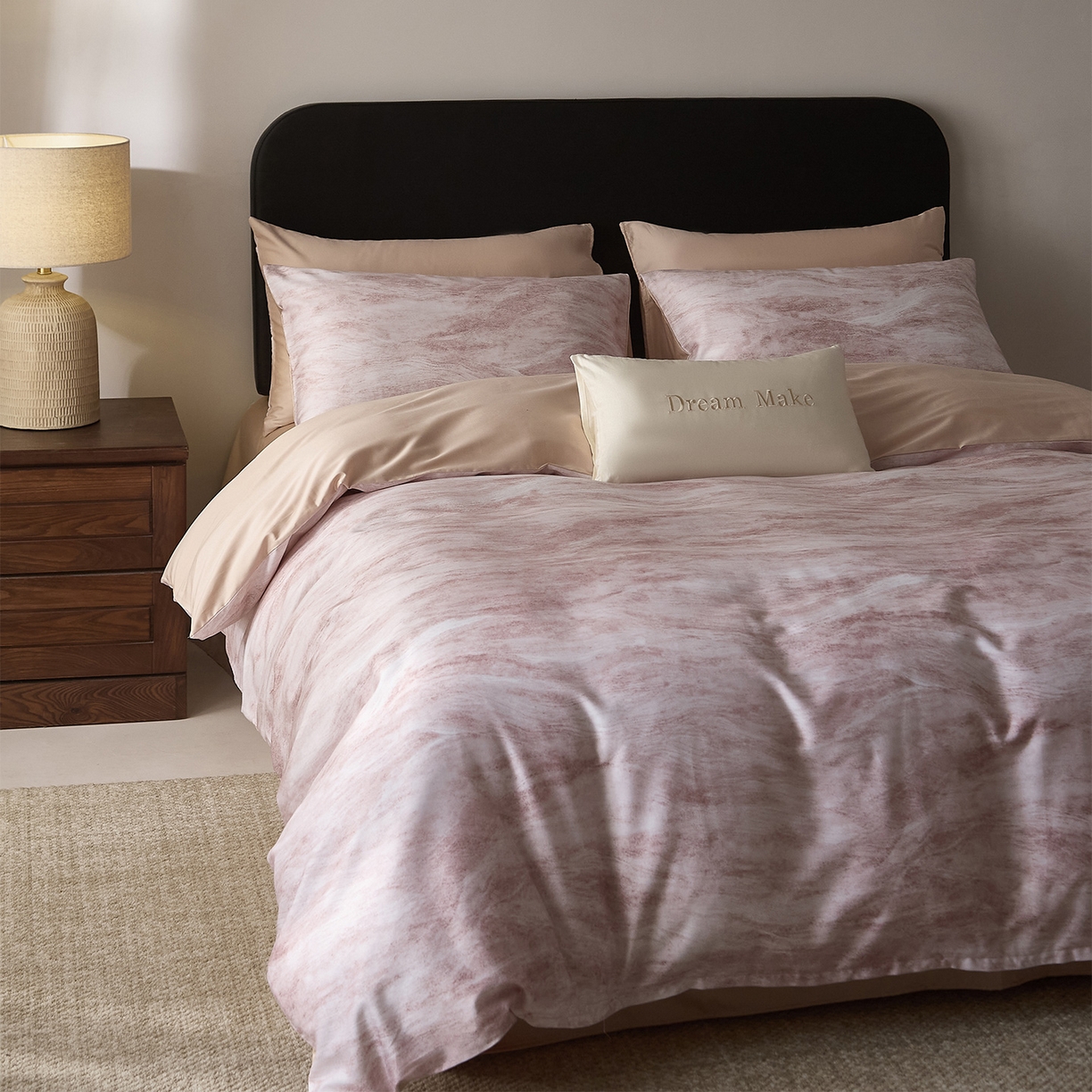 91家纺网 家纺一手货源 找家纺 ONE TWO ONE 121 【会员-20】 【控价商品】【提供买家秀】  2026新款专版数码印花100s长绒棉全棉床上用品四件套 水墨江隐-粉