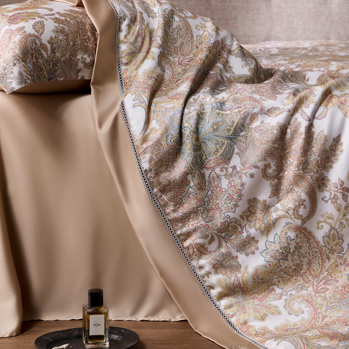 91家纺网 家纺一手货源 找家纺 丽笙被芯 2026新款兰精天丝数码印花蚕丝镂空夏被夏凉被空调被 格雷特-咖