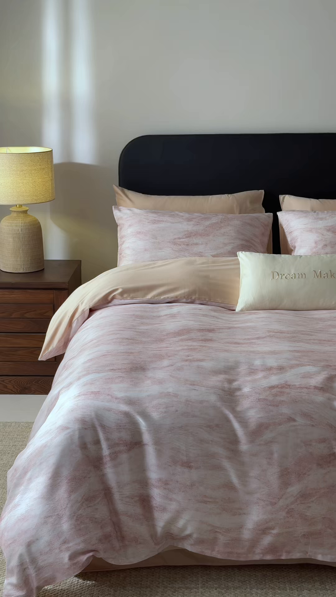 91家纺网 家纺一手货源 找家纺 ONE TWO ONE 121 【会员-20】 【控价商品】【提供买家秀】  2026新款专版数码印花100s长绒棉全棉床上用品四件套 水墨江隐-粉