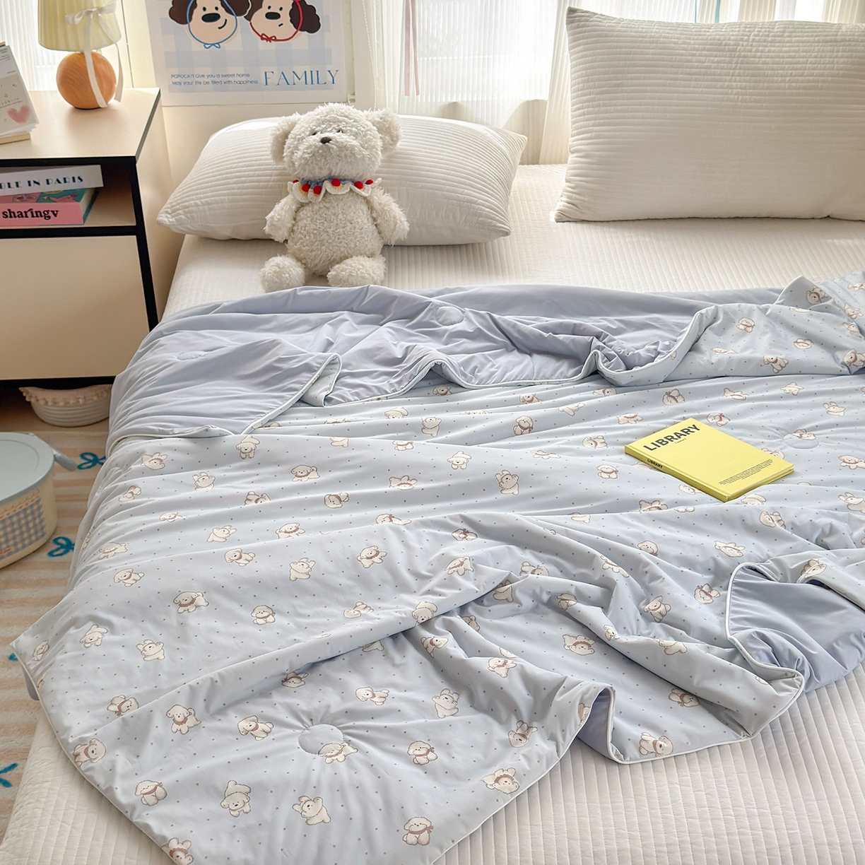 91家纺网 家纺一手货源 找家纺 亿梵家居 2026新款锦氨印花凉感夏被 纳瑞小狗