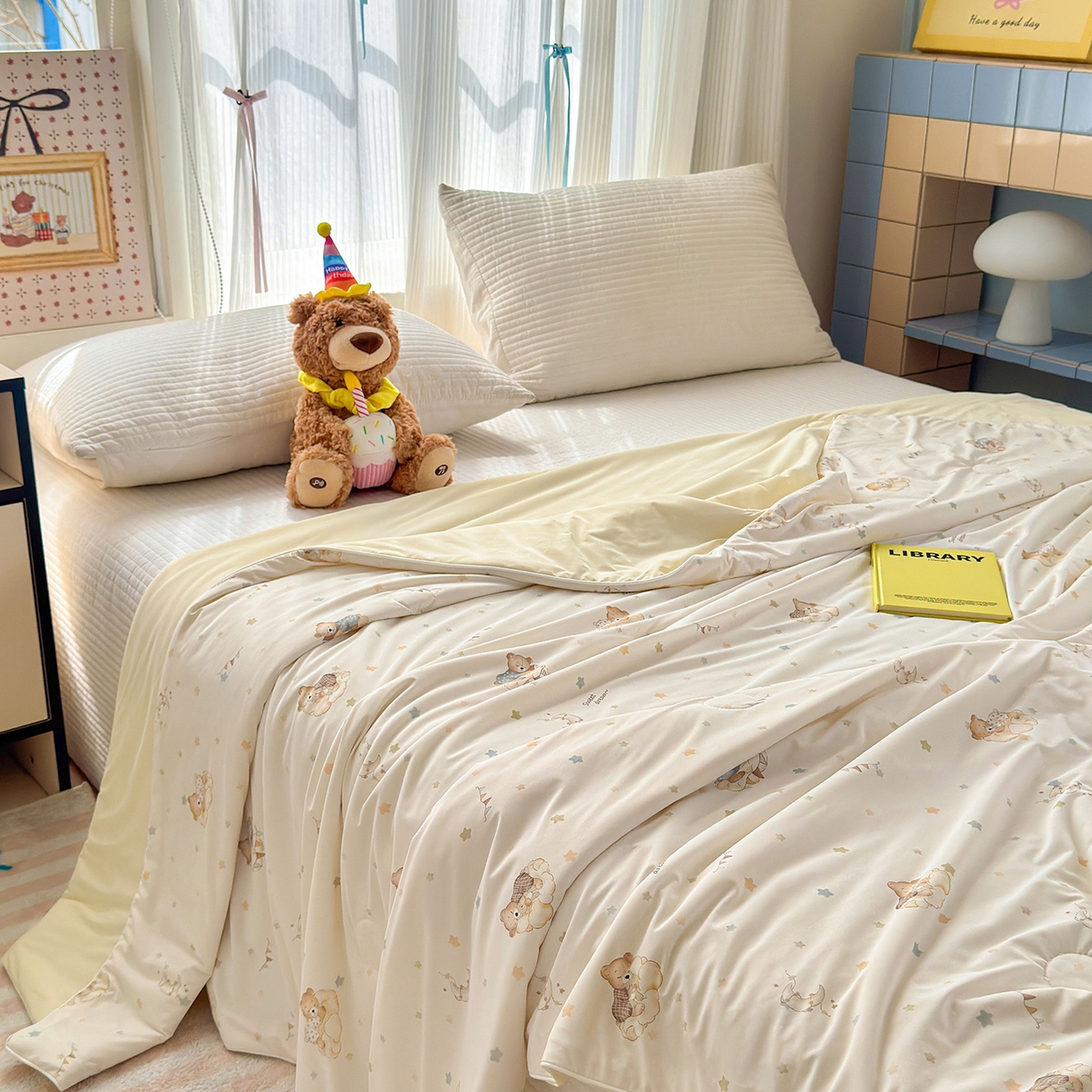 91家纺网 家纺一手货源 找家纺 亿梵家居 2026新款锦氨印花凉感夏被 晚安小熊