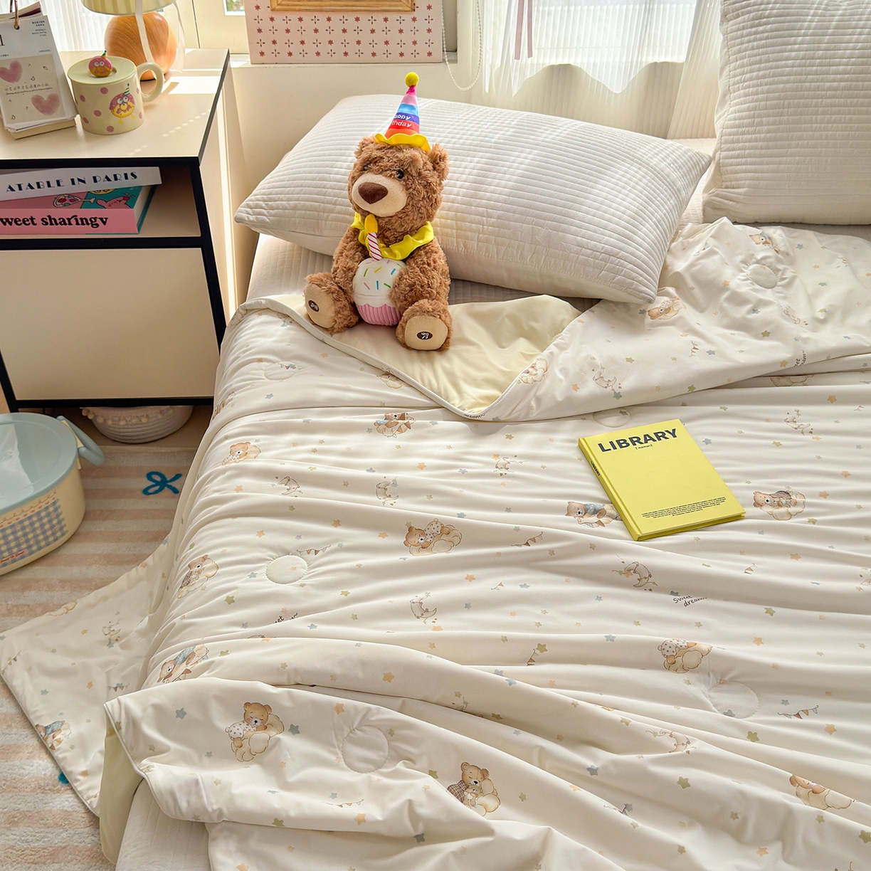 91家纺网 家纺一手货源 找家纺 亿梵家居 2026新款锦氨印花凉感夏被 晚安小熊