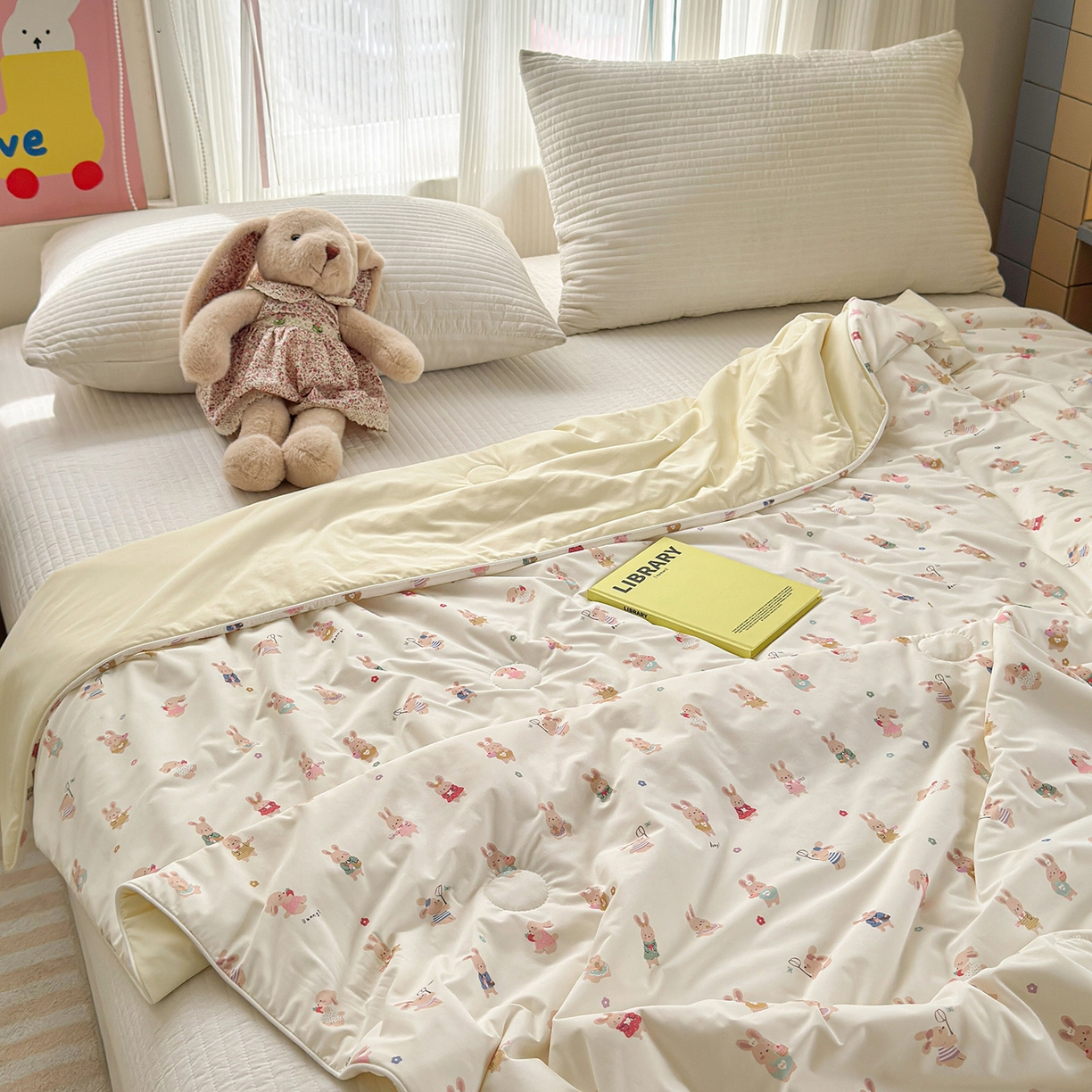 91家纺网 家纺一手货源 找家纺 亿梵家居 2026新款锦氨印花凉感夏被 欢乐小兔