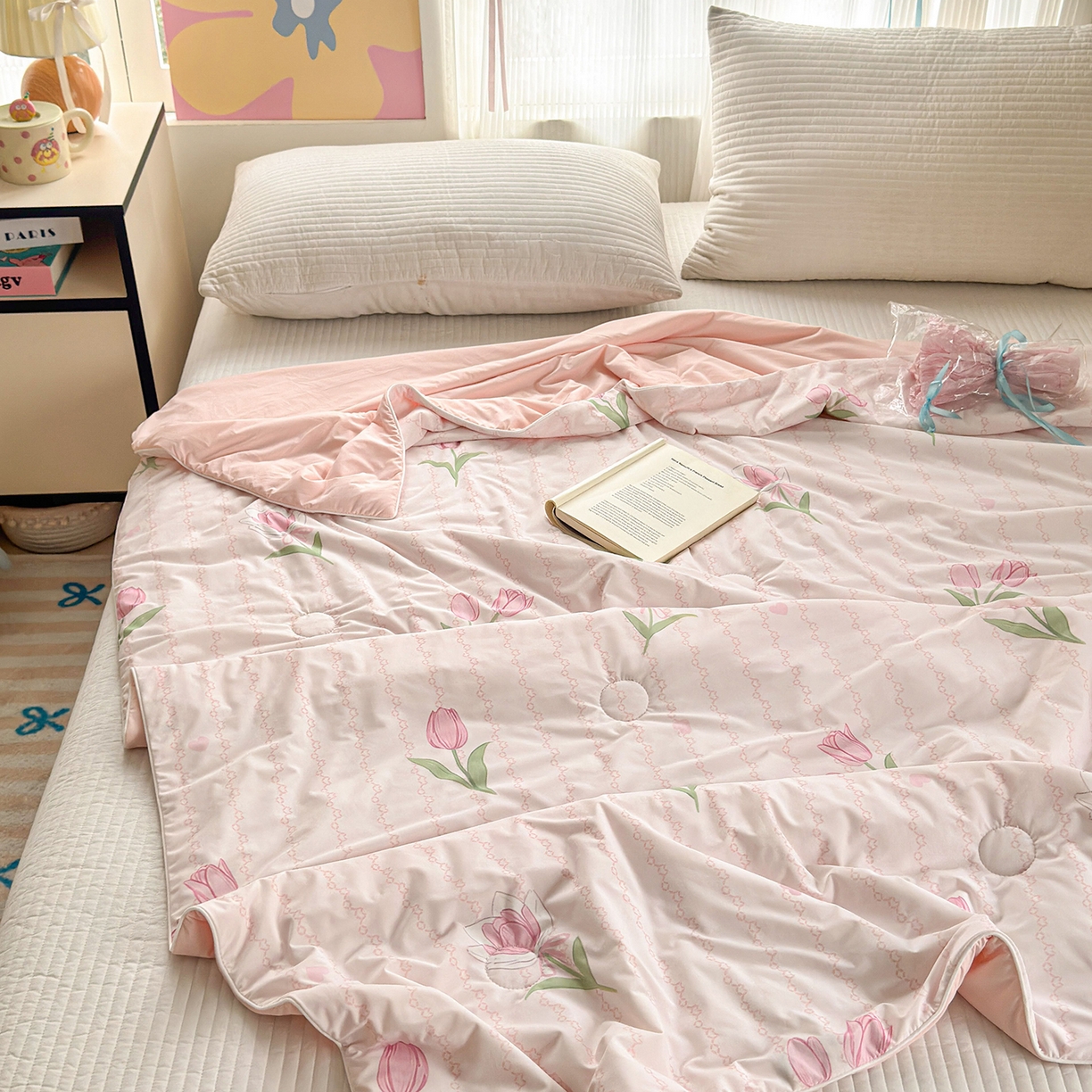 91家纺网 家纺一手货源 找家纺 亿梵家居 2026新款锦氨印花凉感夏被 盛夏-粉