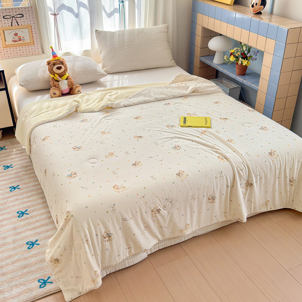 91家纺网 家纺一手货源 找家纺 亿梵家居 2026新款锦氨印花凉感夏被 晚安小熊