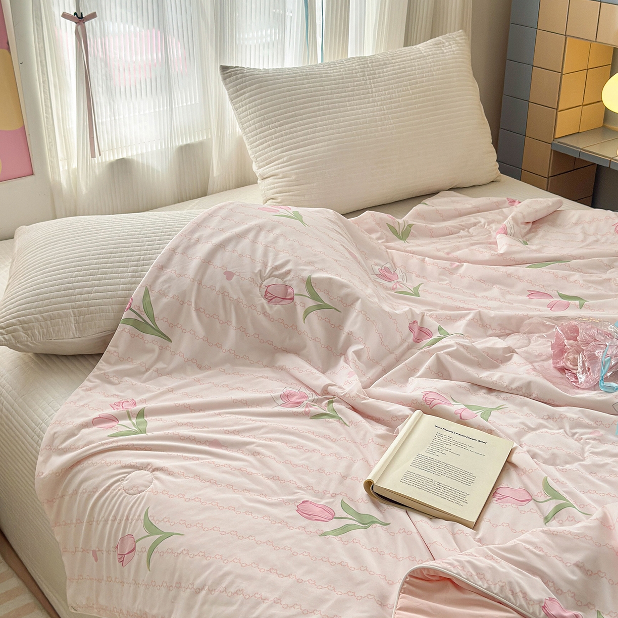 91家纺网 家纺一手货源 找家纺 亿梵家居 2026新款锦氨印花凉感夏被 盛夏-粉