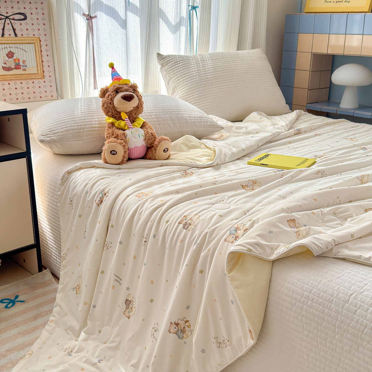 91家纺网 家纺一手货源 找家纺 亿梵家居 2026新款锦氨印花凉感夏被 晚安小熊