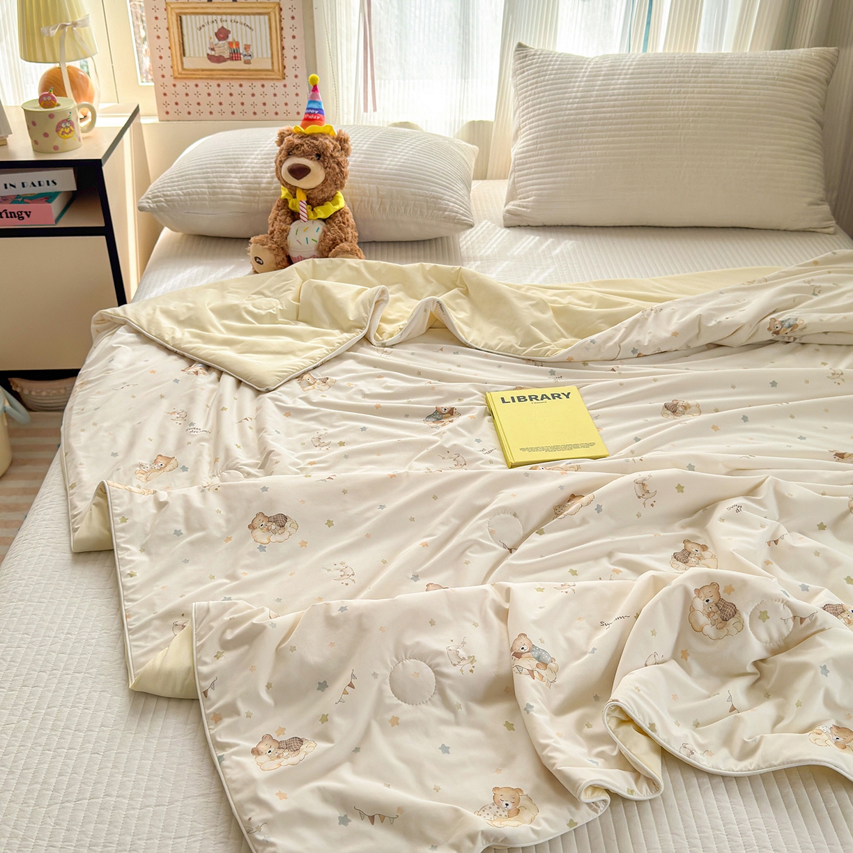 91家纺网 家纺一手货源 找家纺 亿梵家居 2026新款锦氨印花凉感夏被 晚安小熊