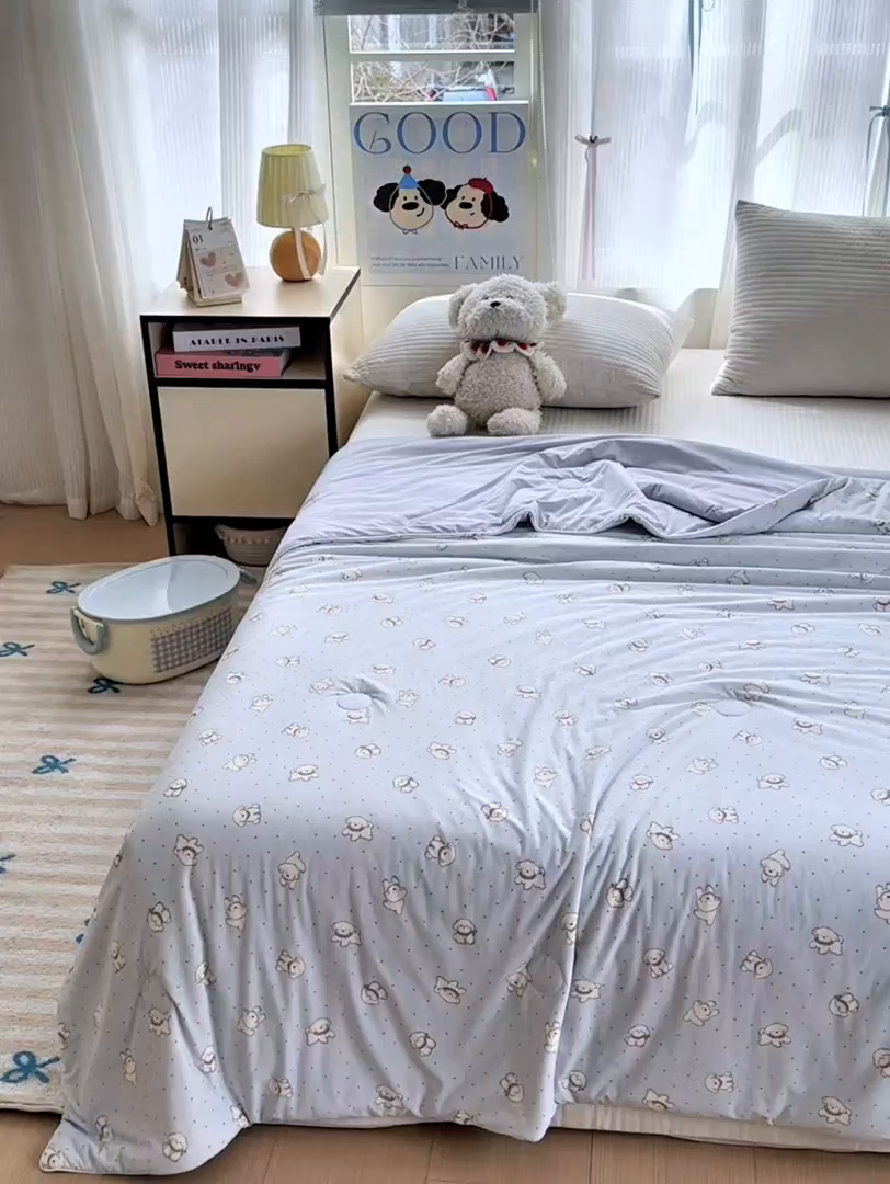 91家纺网 家纺一手货源 找家纺 亿梵家居 2026新款锦氨印花凉感夏被 纳瑞小狗