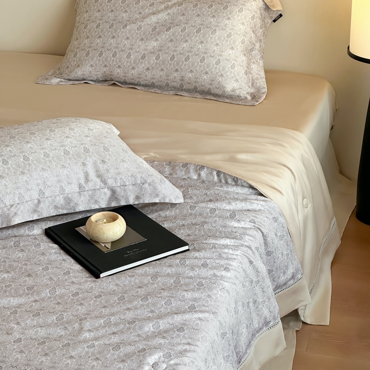 91家纺网 家纺一手货源 找家纺 丽笙被芯 2026新款A类兰精天丝数码印花Naia镂空夏被夏凉被空调被-系列二 弗里德-咖