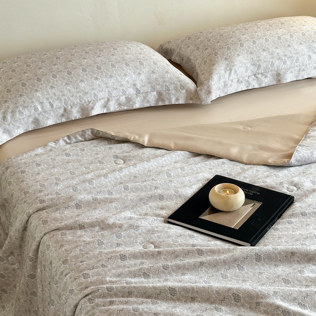 91家纺网 家纺一手货源 找家纺 丽笙被芯 2026新款A类兰精天丝数码印花Naia镂空夏被夏凉被空调被-系列二 弗里德-咖