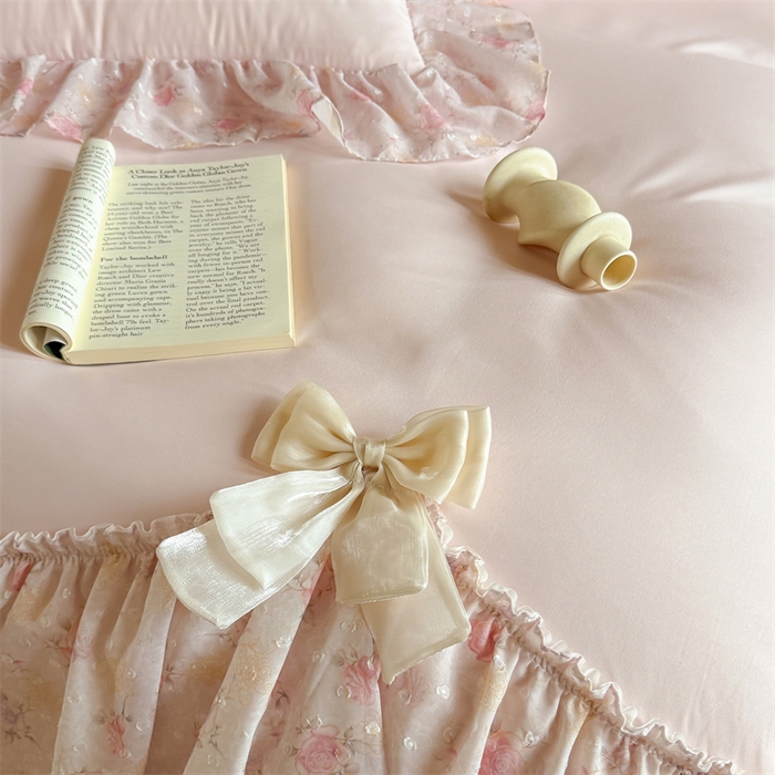 91家纺网 家纺一手货源 找家纺 富盛家纺 2026新款水洗亲肤棉雪纺蕾丝刺绣法式床裙韩版四件套 浪漫主义-粉