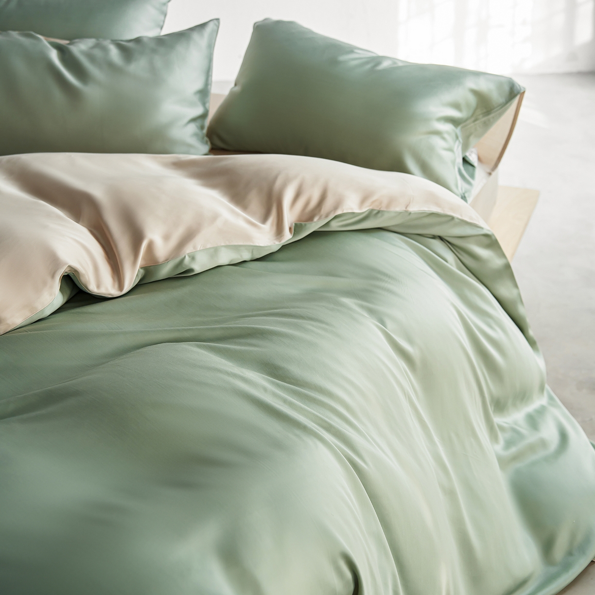 91家纺网 家纺一手货源 找家纺 轩和家居 2026新款60支奥地利兰精天丝四件套 春熙绿+铂光金