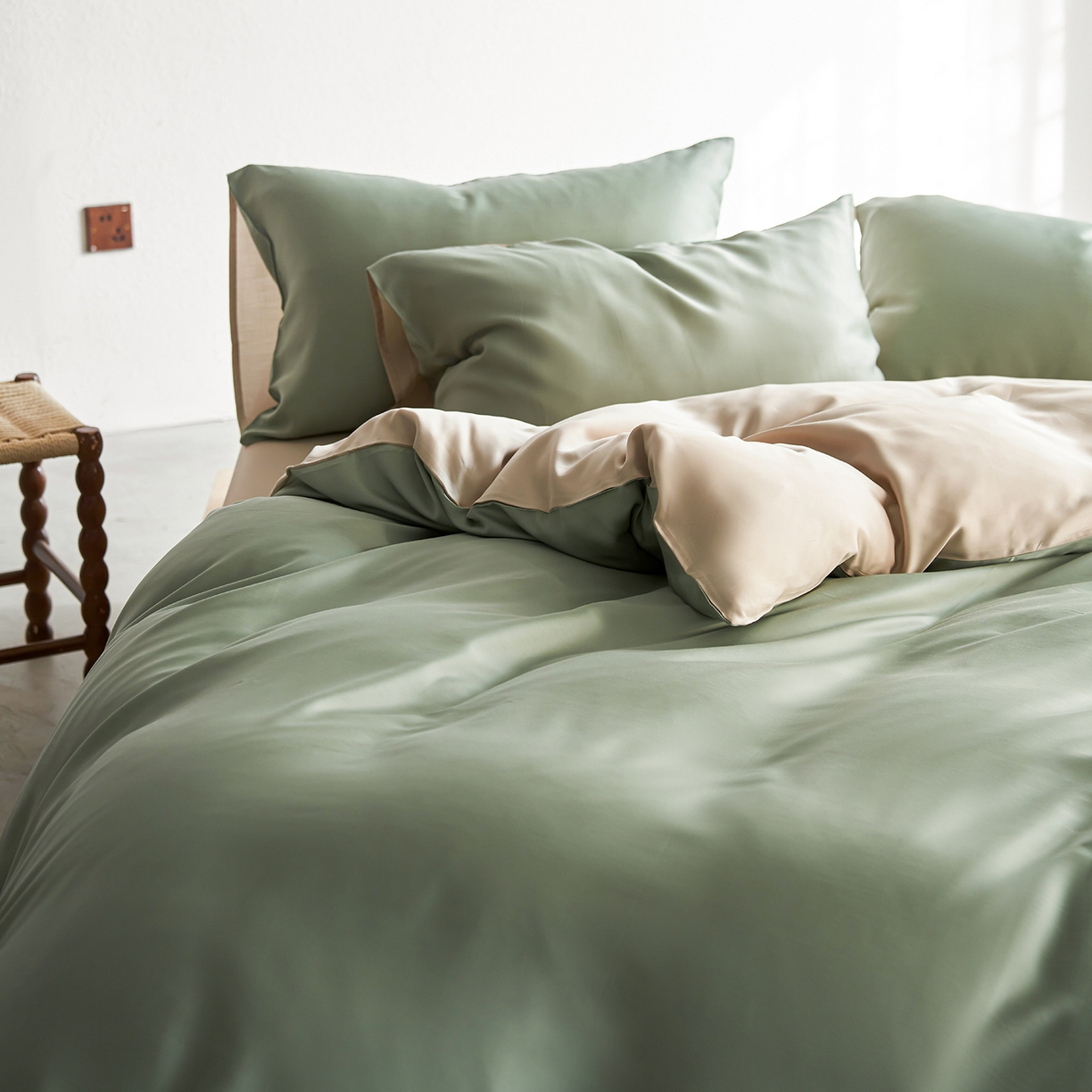 91家纺网 家纺一手货源 找家纺 轩和家居 2026新款60支奥地利兰精天丝四件套 春熙绿+铂光金