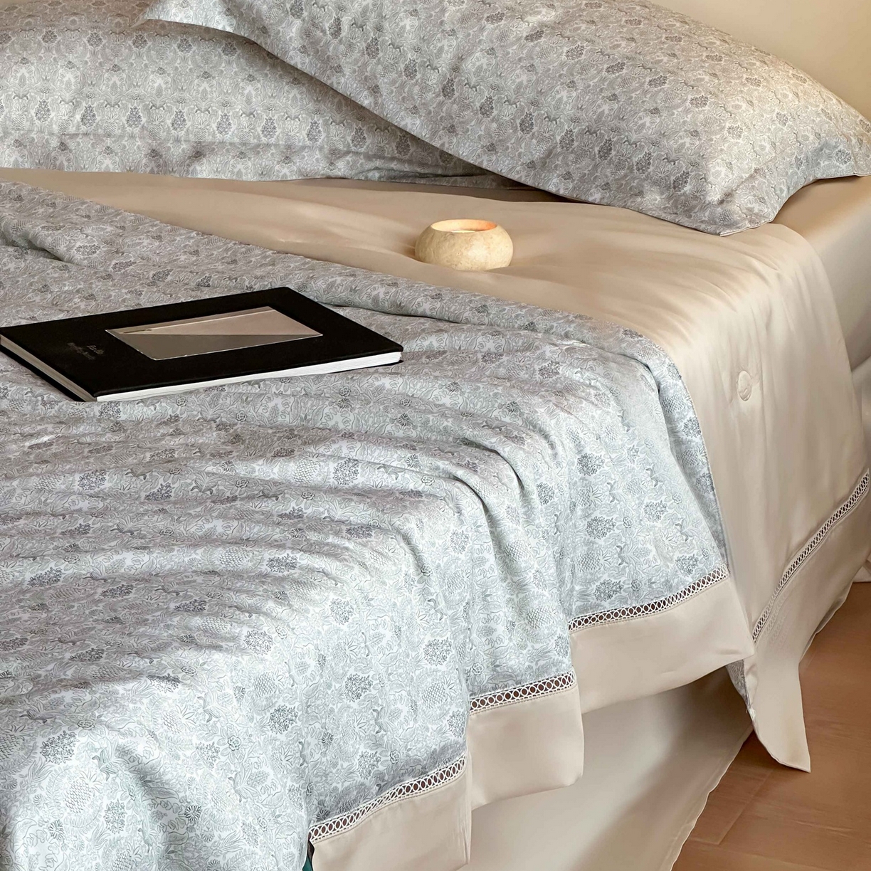 91家纺网 家纺一手货源 找家纺 丽笙被芯 2026新款A类兰精天丝数码印花Naia镂空夏被夏凉被空调被-系列二 弗里德-绿