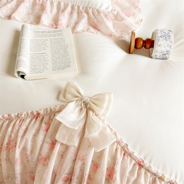 91家纺网 家纺一手货源 找家纺 富盛家纺 2026新款水洗亲肤棉雪纺蕾丝刺绣法式床裙韩版四件套 浪漫主义-米白