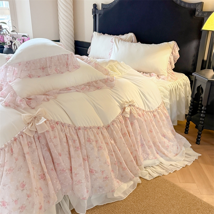 91家纺网 家纺一手货源 找家纺 富盛家纺 2026新款水洗亲肤棉雪纺蕾丝刺绣法式床裙韩版四件套 浪漫主义-米白