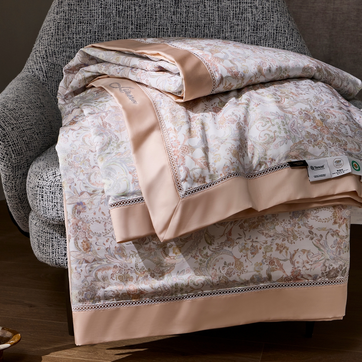 91家纺网 家纺一手货源 找家纺 丽笙被芯 2026新款兰精天丝数码印花蚕丝镂空夏被夏凉被空调被 潘纳托尼-黄