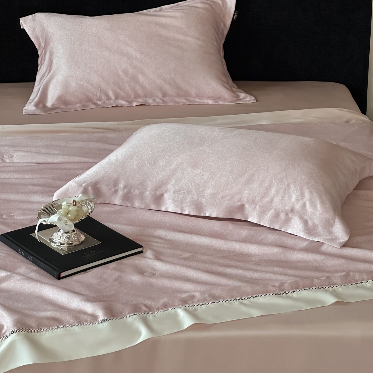 91家纺网 家纺一手货源 找家纺 丽笙被芯 2026新款A类兰精天丝数码印花Naia镂空夏被夏凉被空调被-系列二 罗莎粉