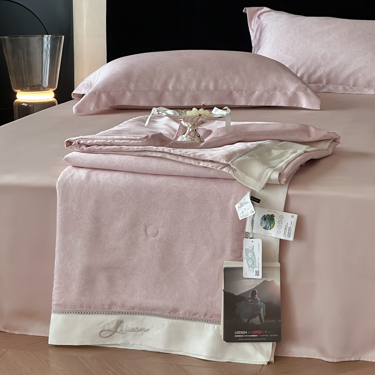 91家纺网 家纺一手货源 找家纺 丽笙被芯 2026新款A类兰精天丝数码印花Naia镂空夏被夏凉被空调被-系列二 罗莎粉