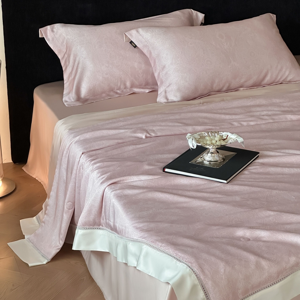 91家纺网 家纺一手货源 找家纺 丽笙被芯 2026新款A类兰精天丝数码印花Naia镂空夏被夏凉被空调被-系列二 罗莎粉