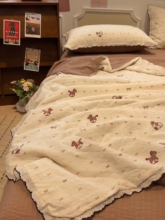 91家纺网 家纺一手货源 找家纺 一比一家纺 2026新款法式花边泡芙纱夏被四件套 梦幻小马